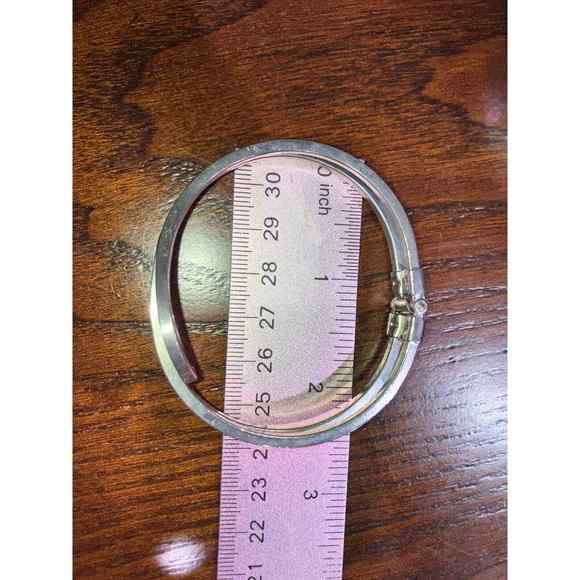 Interconnecting Silver-Tone Artisan Hinged 2.5 Inch Wide Bracelet! - Picture 7 of 7